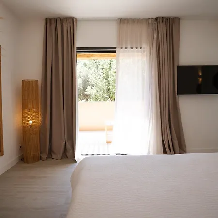 Casamore Hotel *